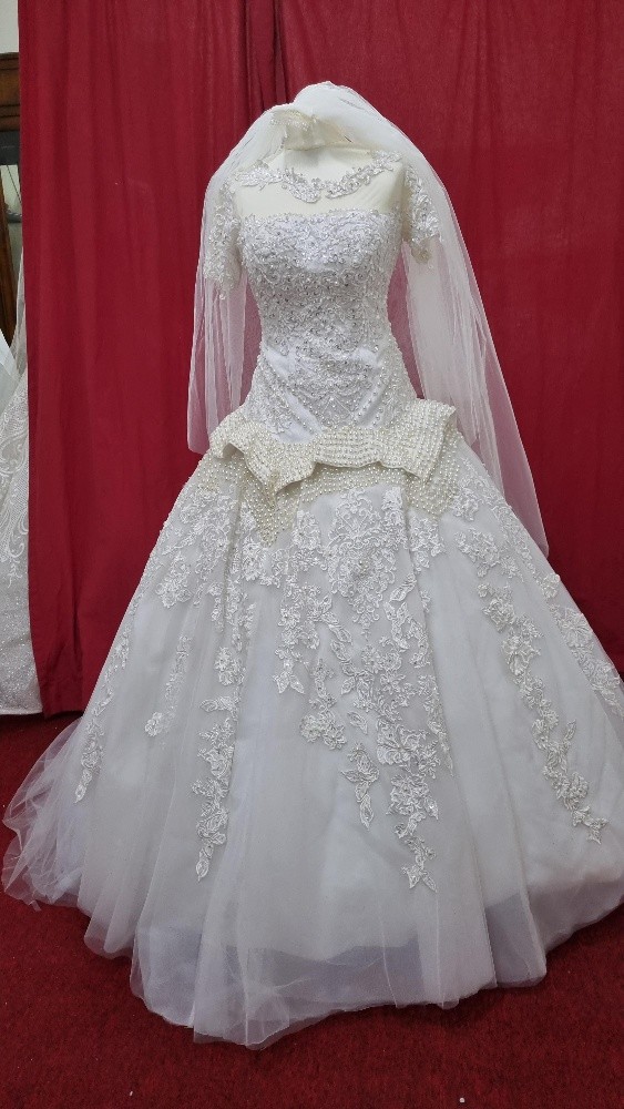 Brand new wedding dress for rent - 1