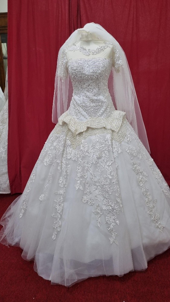 Brand new wedding dress for rent - 2