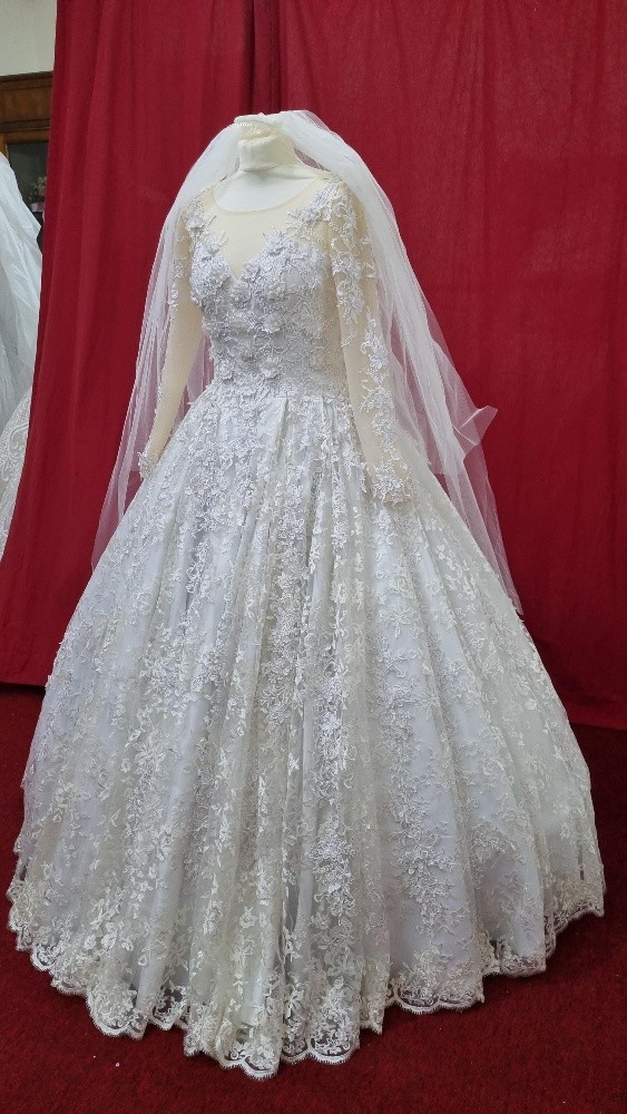 Brand new wedding dress for rent - 3