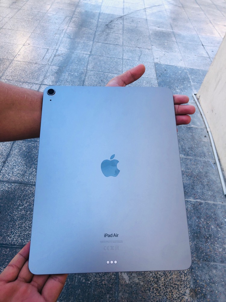 Ipad air 13” M2, 256 12 mot warty - 1