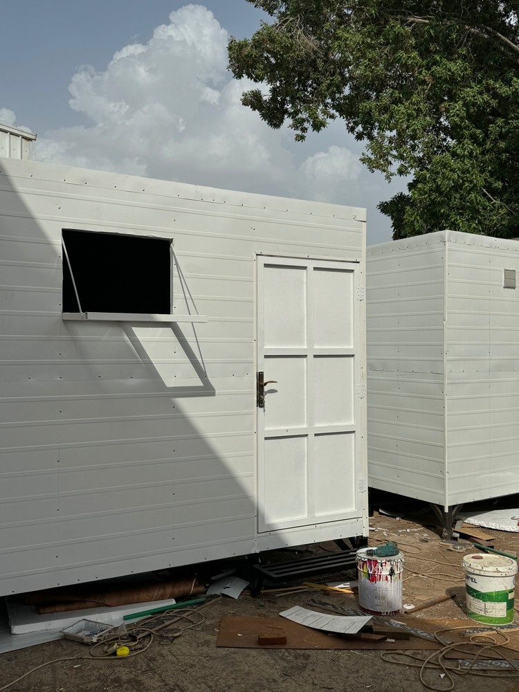 cabin toilet kitchen available - 3