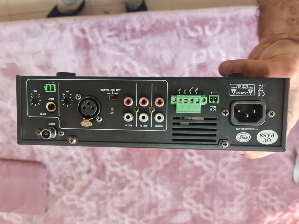 5 speakers and one amplifier - 2