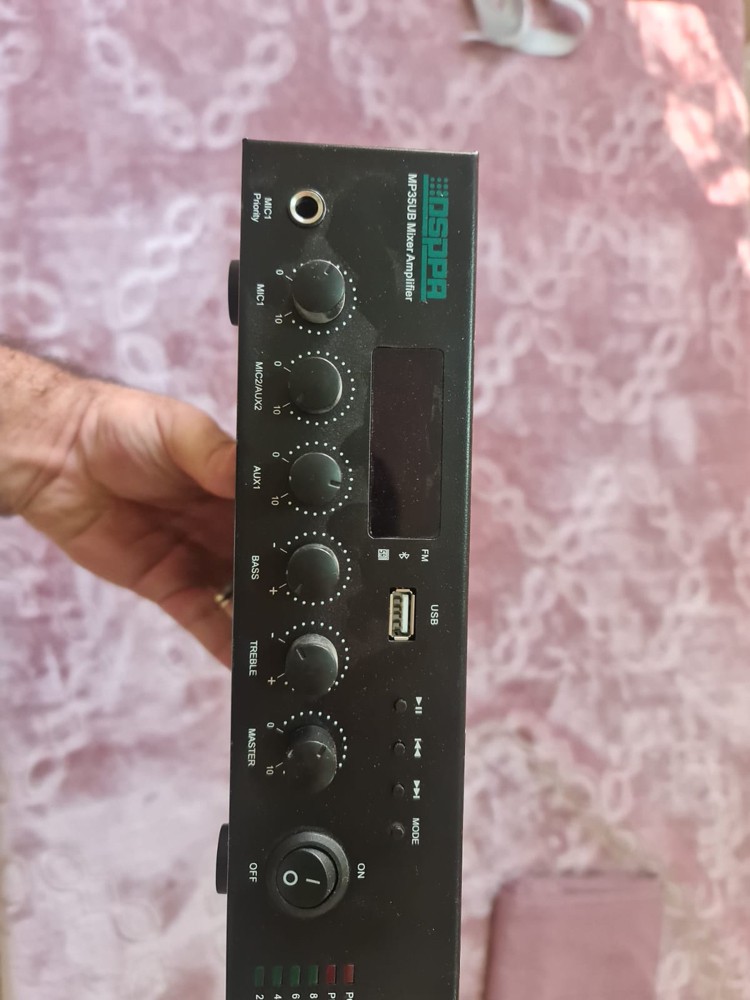 5 speakers and one amplifier - 4