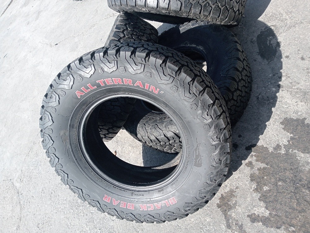 off-road tire  285 70 17 - 1