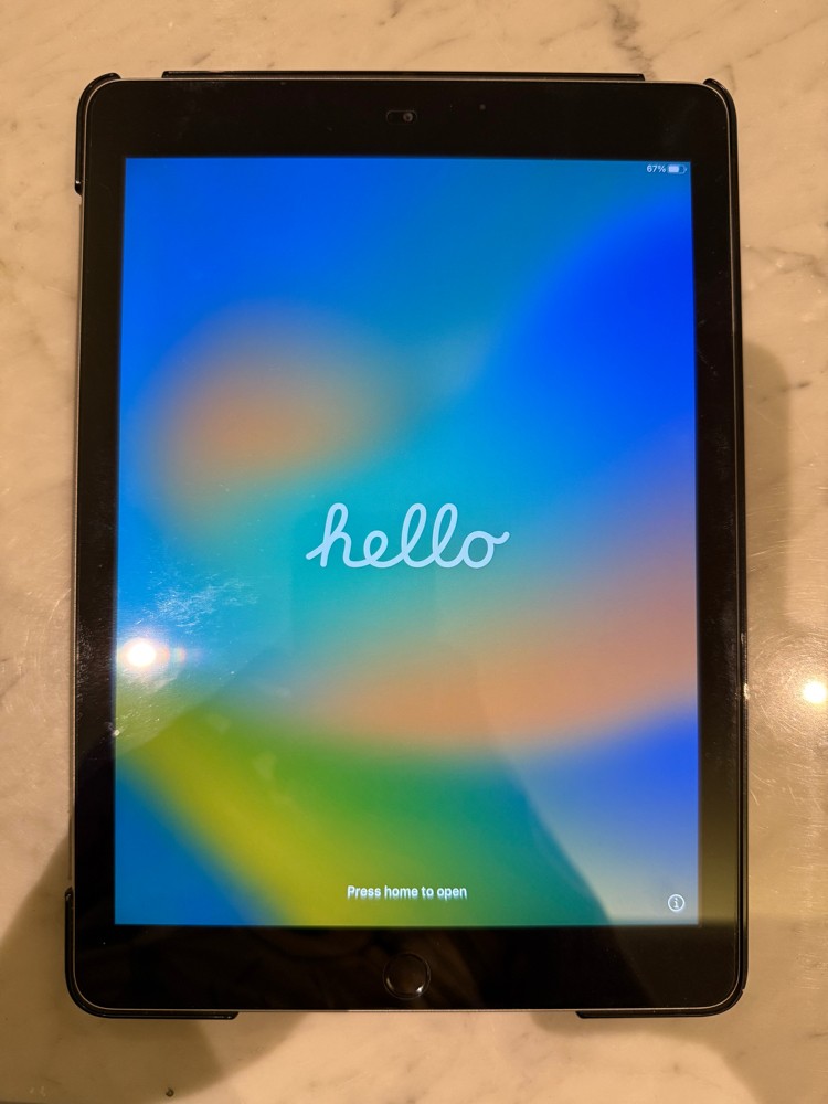 iPad 5th generation 32GB WiFi - 1