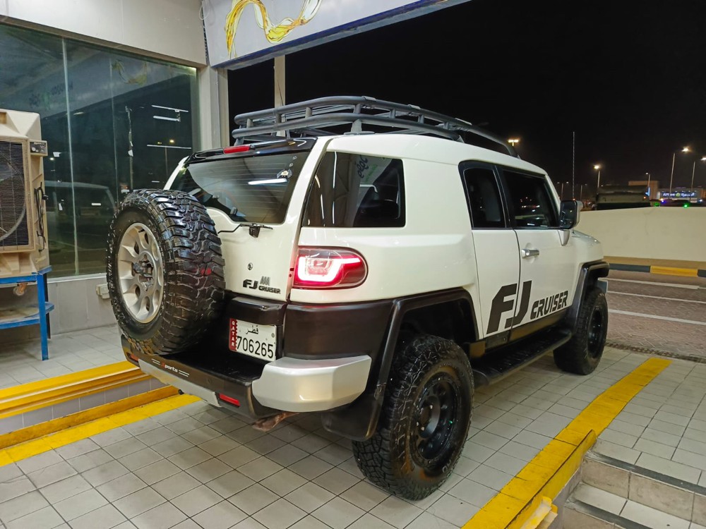 FJ CRUISER - 4