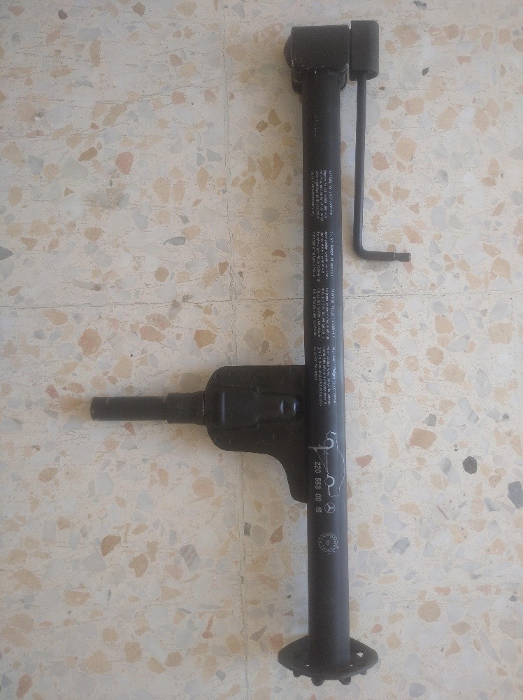 Mercedes Car's Jack - 2