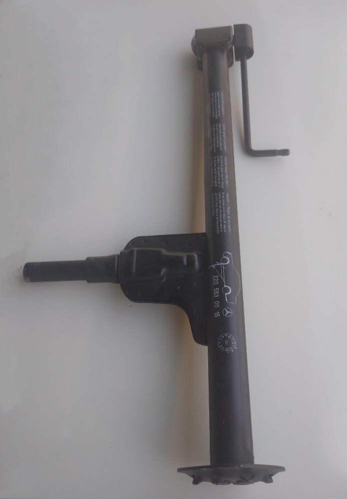 Mercedes Car's Jack - 1