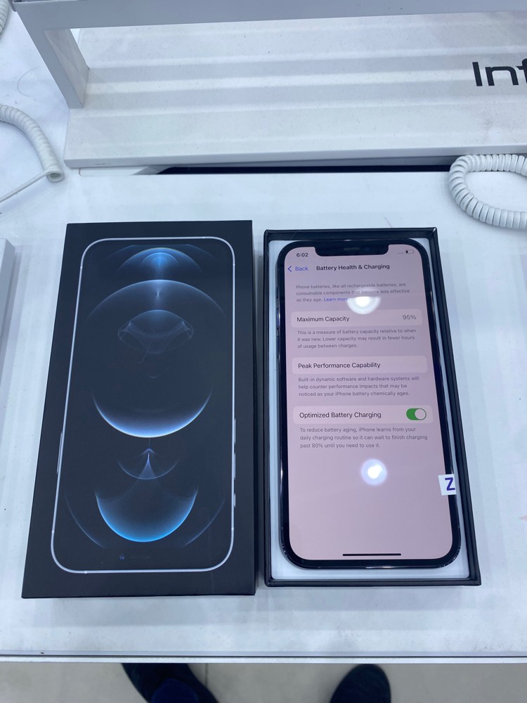 iPhone 12Pro 256GB BLUE - 5