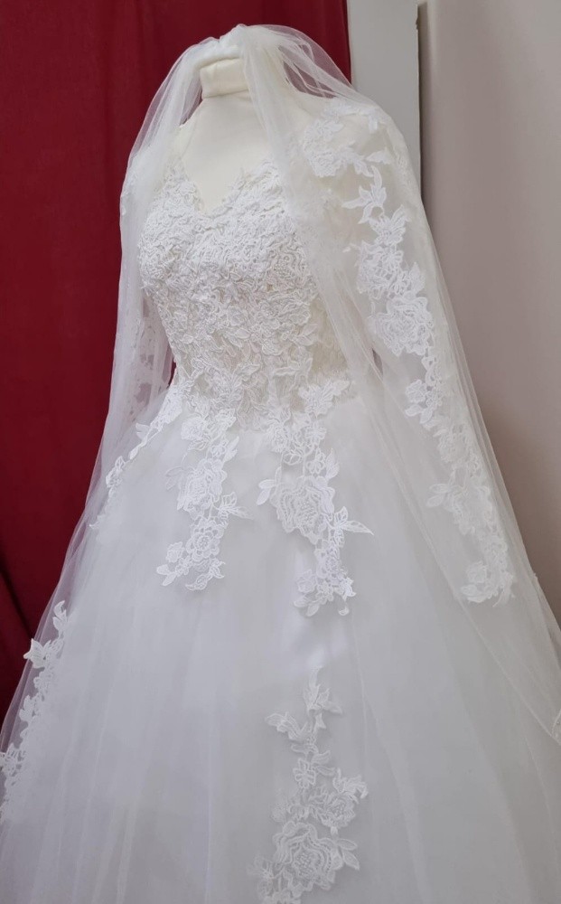 Brand new wedding gown for sale - 6
