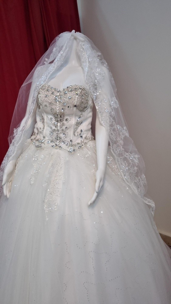 Brand new wedding gown for sale - 4