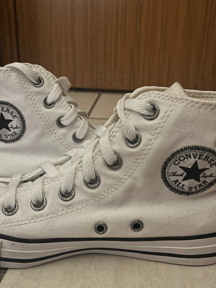 white converse chuck taylor - 1