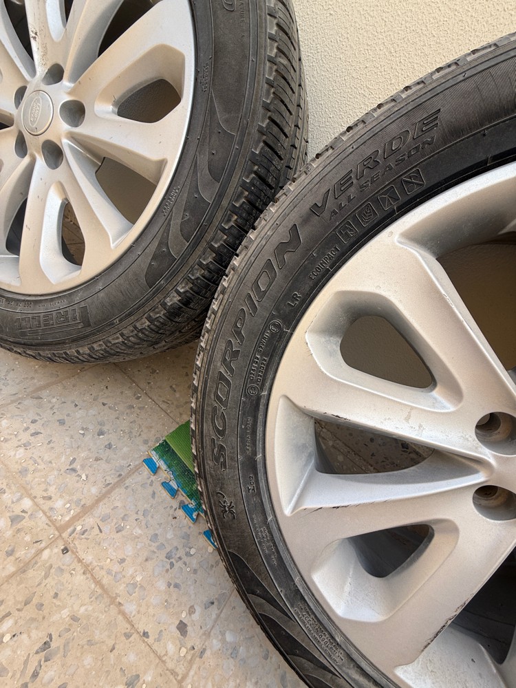 Rang Rover Aloy wheel 255/55/20 - 11