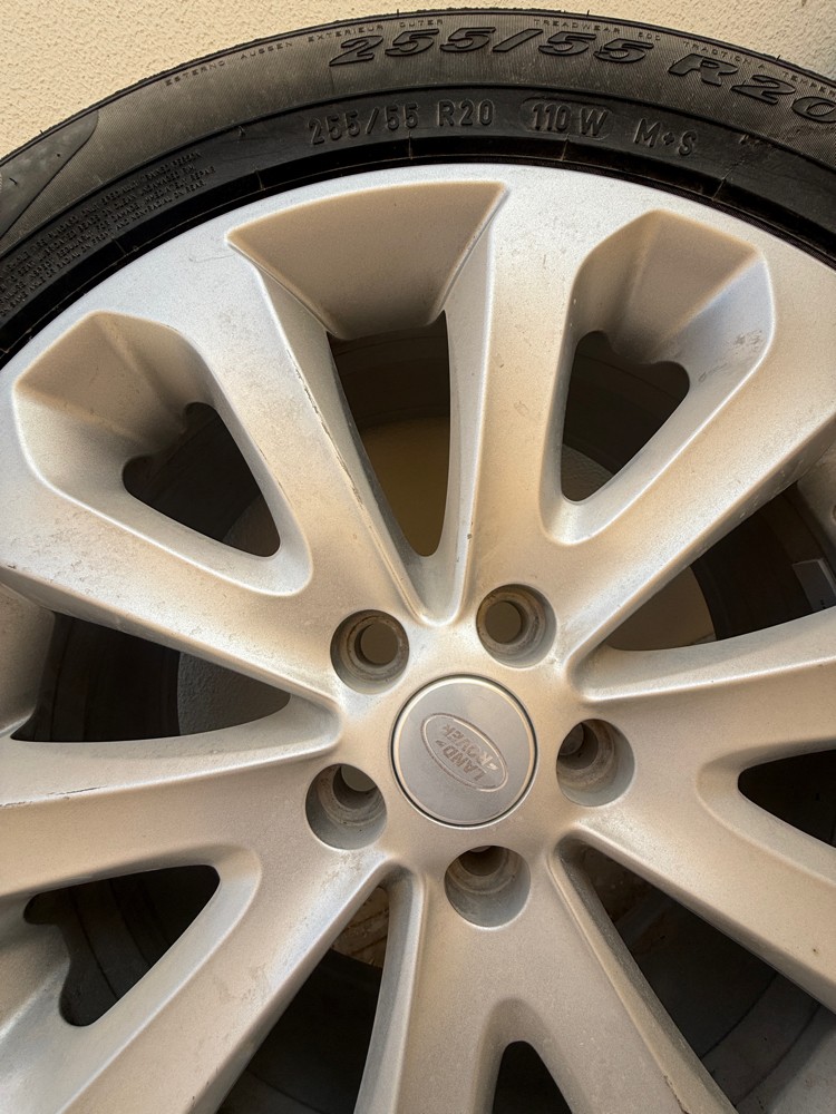 Rang Rover Aloy wheel 255/55/20 - 4