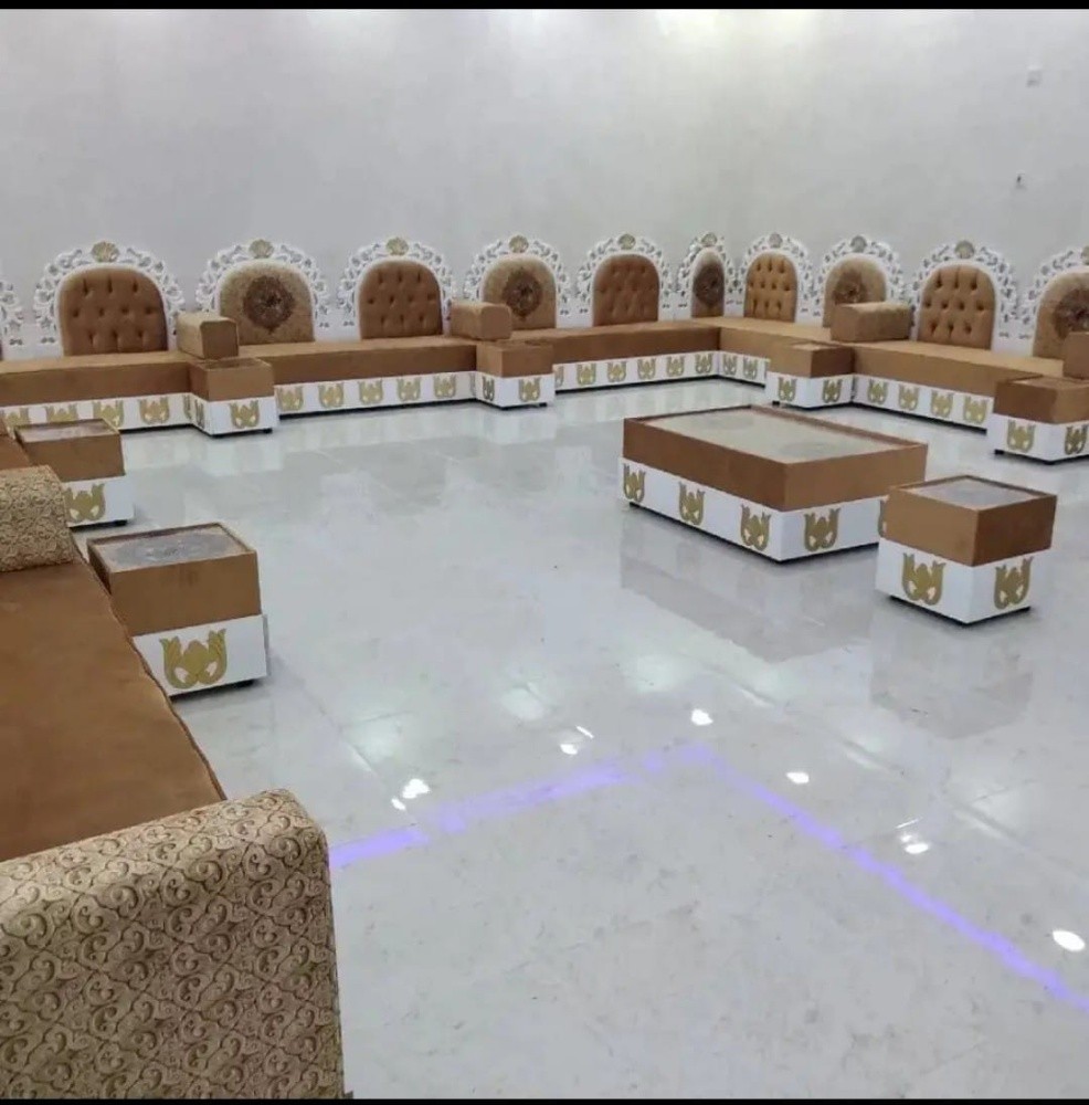 تصنيع وتنجيد الأثاث، وتنجيد الأرا - 2