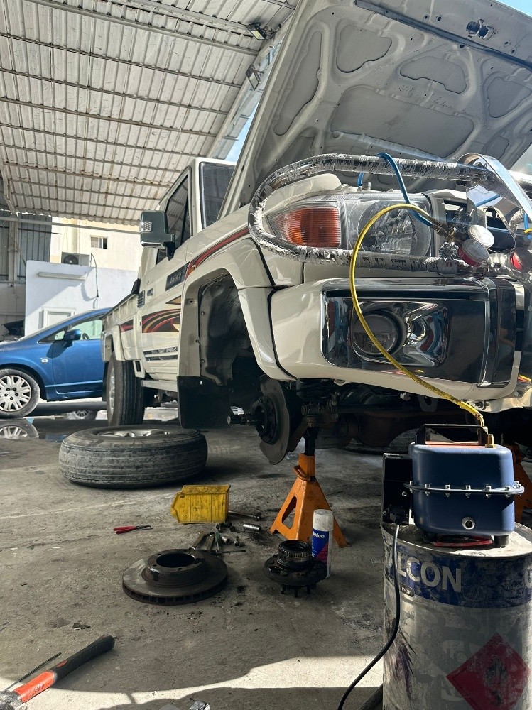 Garage for maintenance and painti - 1