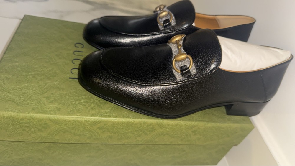 Gucci shoes never been worn - 2