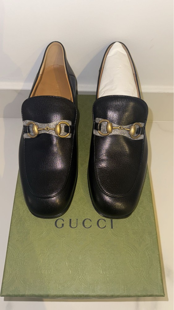 Gucci shoes never been worn - 1