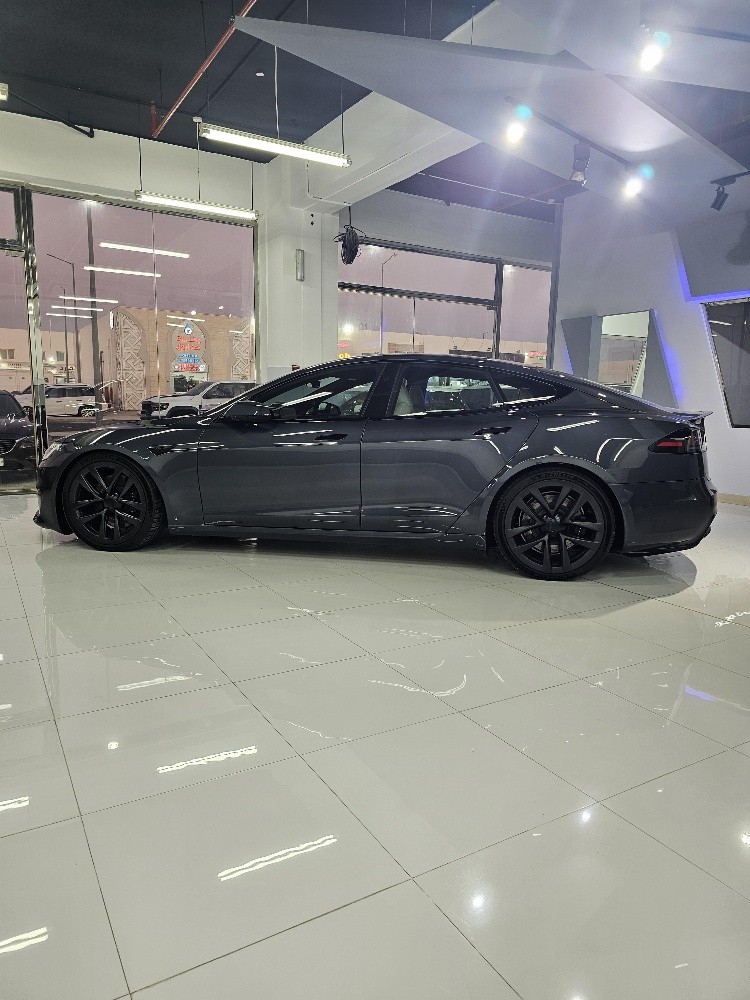 Tesla S Plaid — photo 13 for sale in Qatar