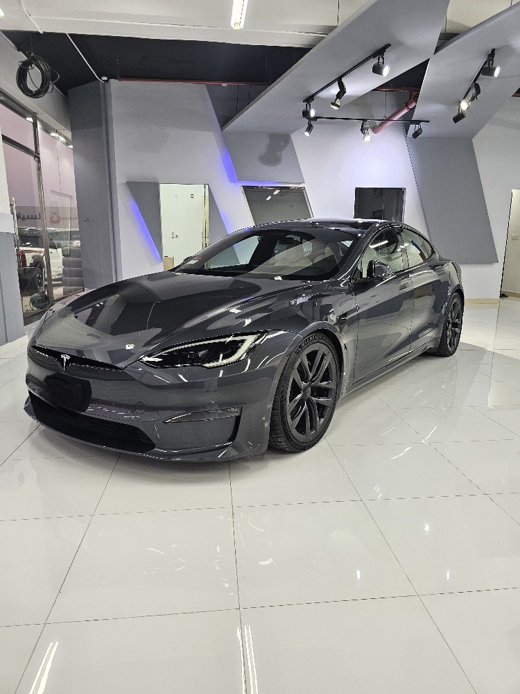 Tesla S Plaid — photo 1 for sale in Qatar
