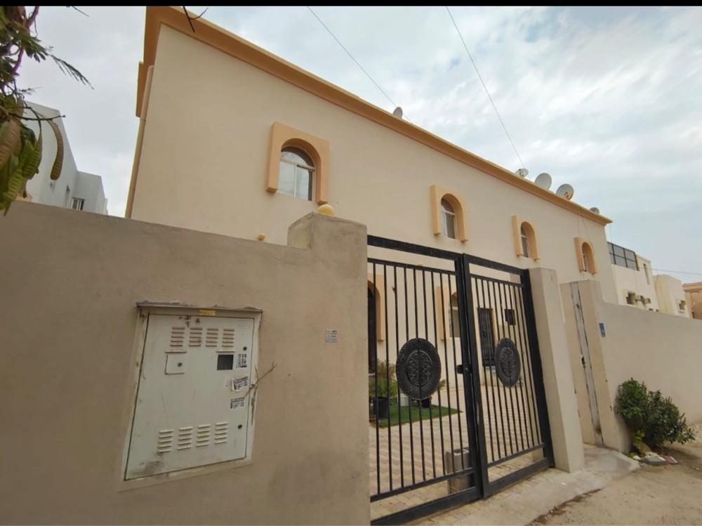 للبيع ارض عمارات عبارة عن فلل - 1