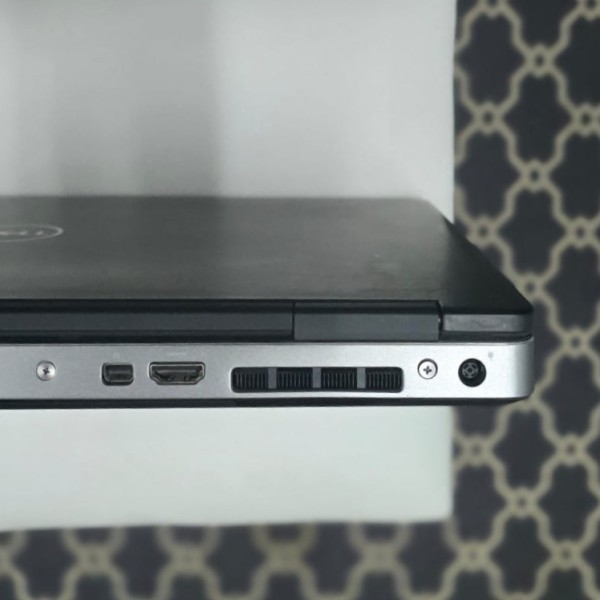 Dell Precision 7530 Laptop - 12