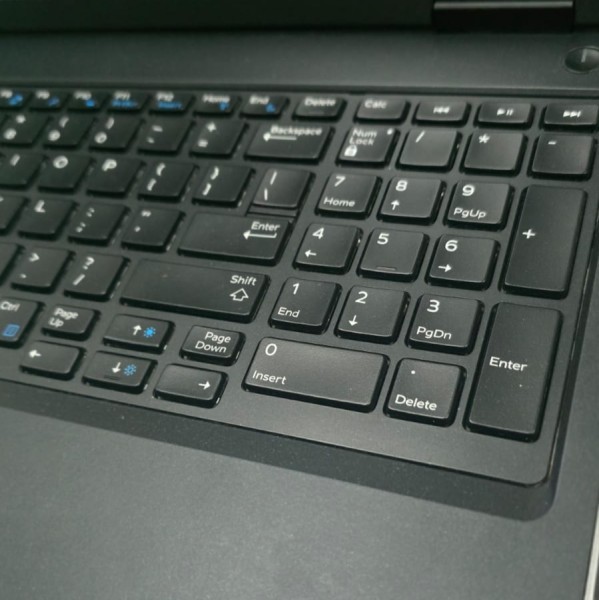 Dell Precision 7530 Laptop - 7