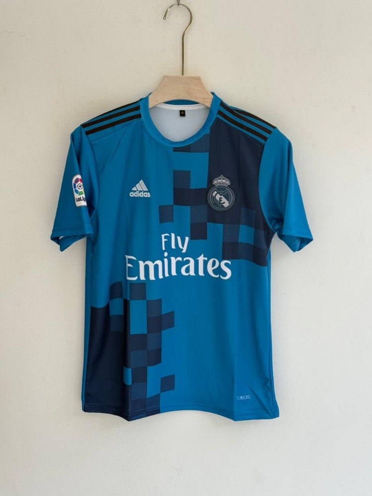 Real Madrid third 2017 - 1
