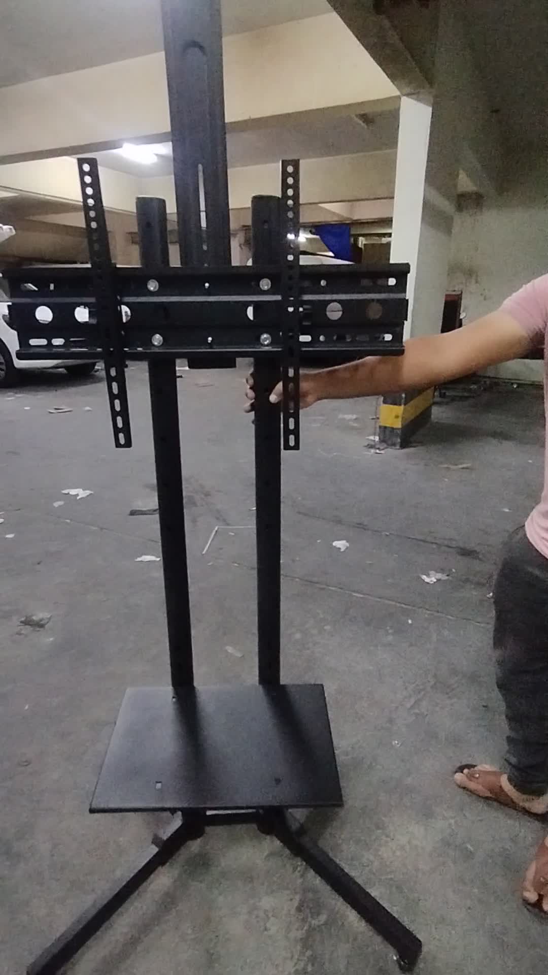حامل تلفزيون مع عربات - 1