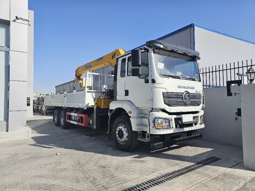 Shacman boom truck 6*4 - 1