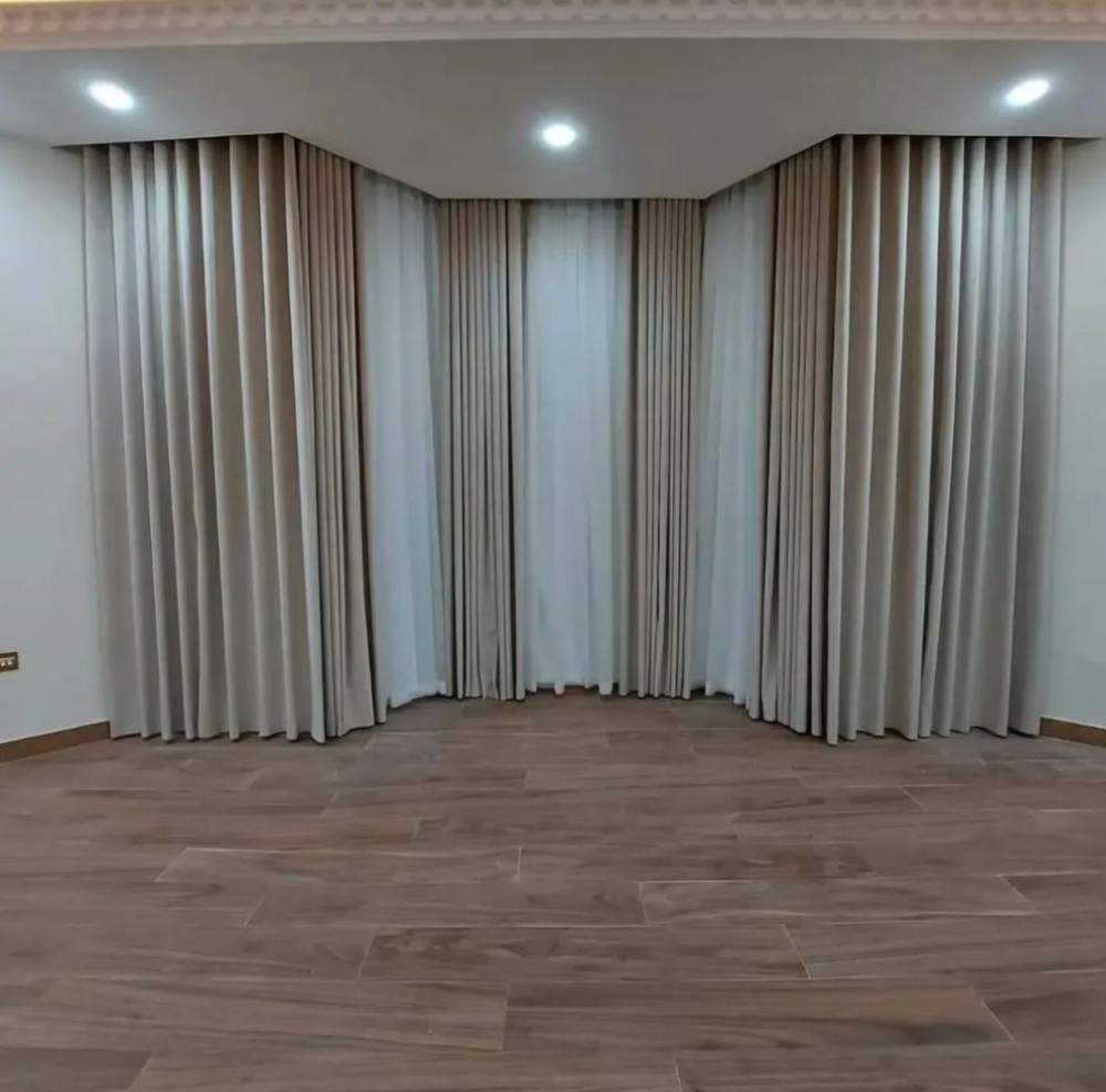 Wave Curtain Available - 5