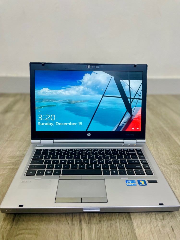 DELL HP LENOVO i7 i5 256 SSD NEAT - 11