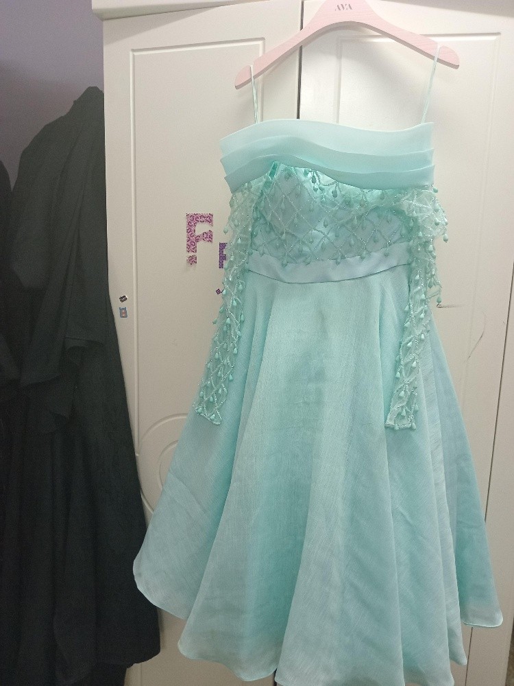 a lot of dresses different sizes - 5