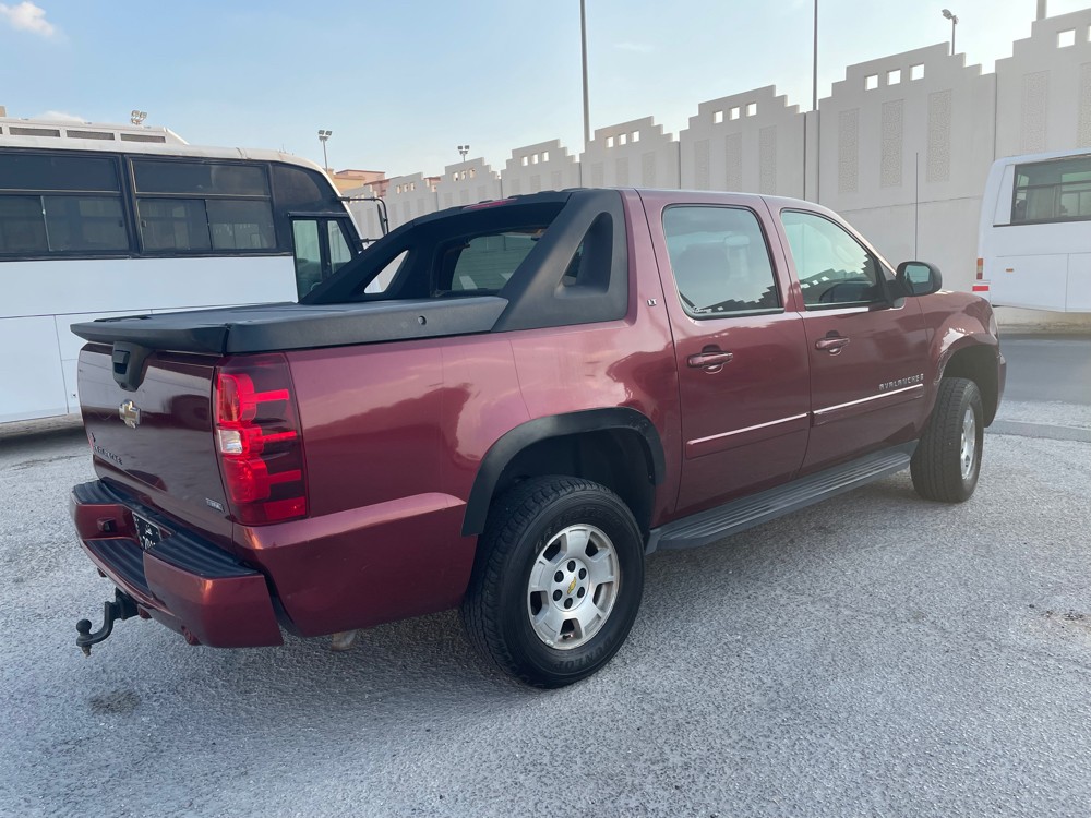 Chevy Avalanche 2009. maroon. - 2
