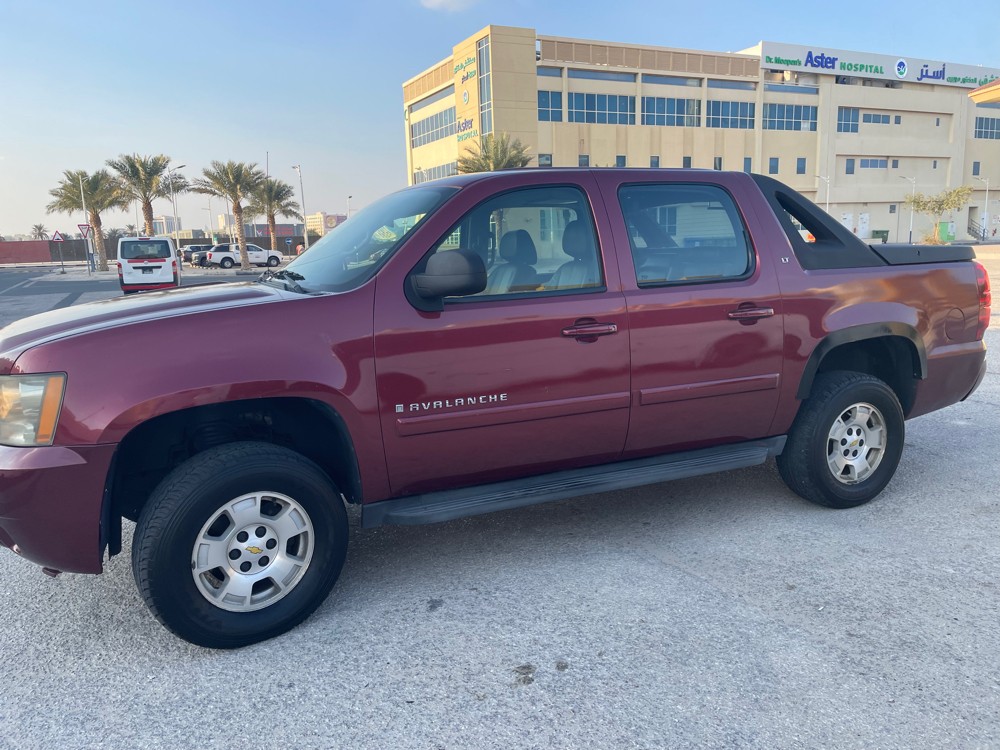 Chevy Avalanche 2009. maroon. - 5