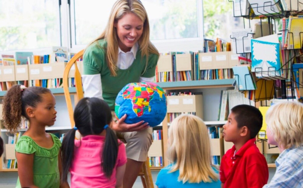 Lebanese female teacher for KG - 1
