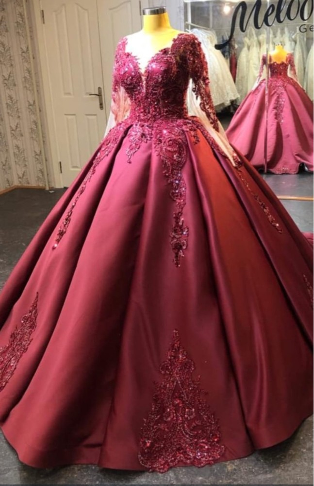 A very luxurious engagement dress - 1