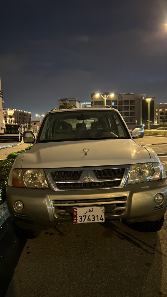 Mitsubishi Pajero  - 1