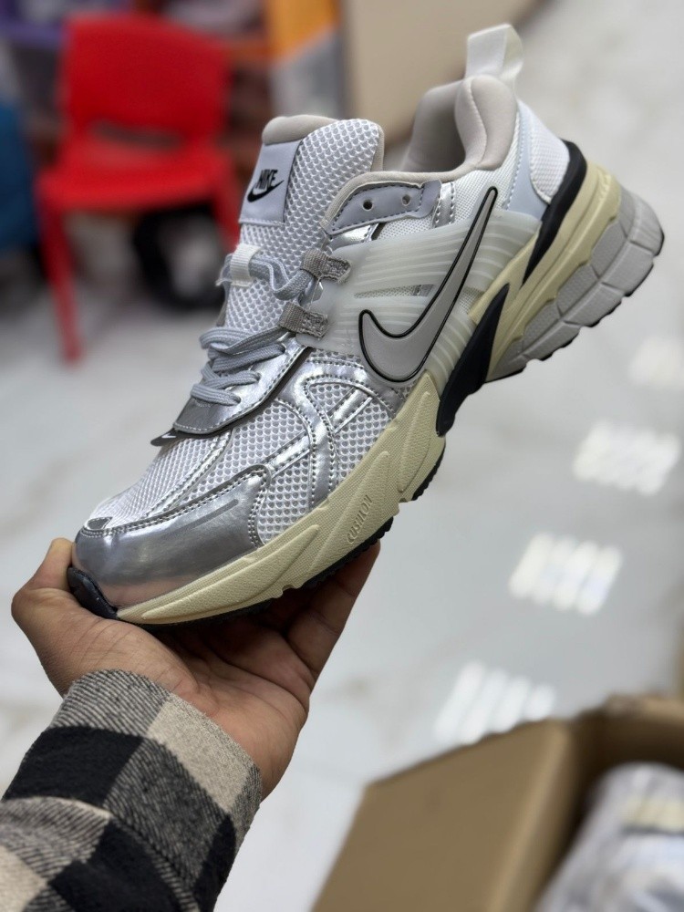NIKE V2K RUN - 2