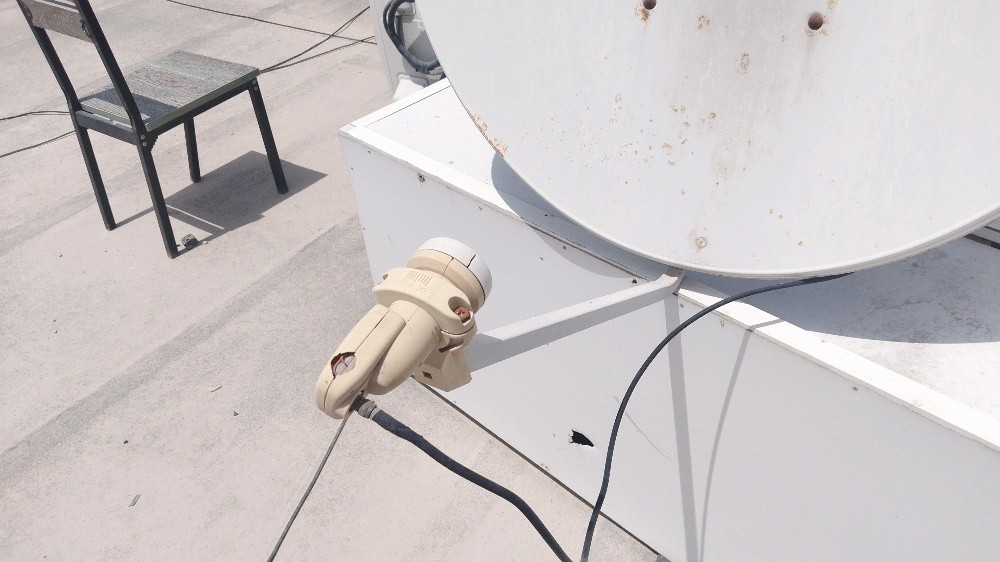 Satellite dish technician - 3