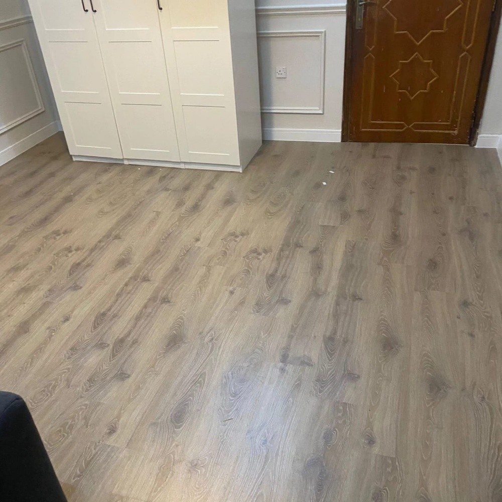 Fancy Curtain & Wooden floor - 8