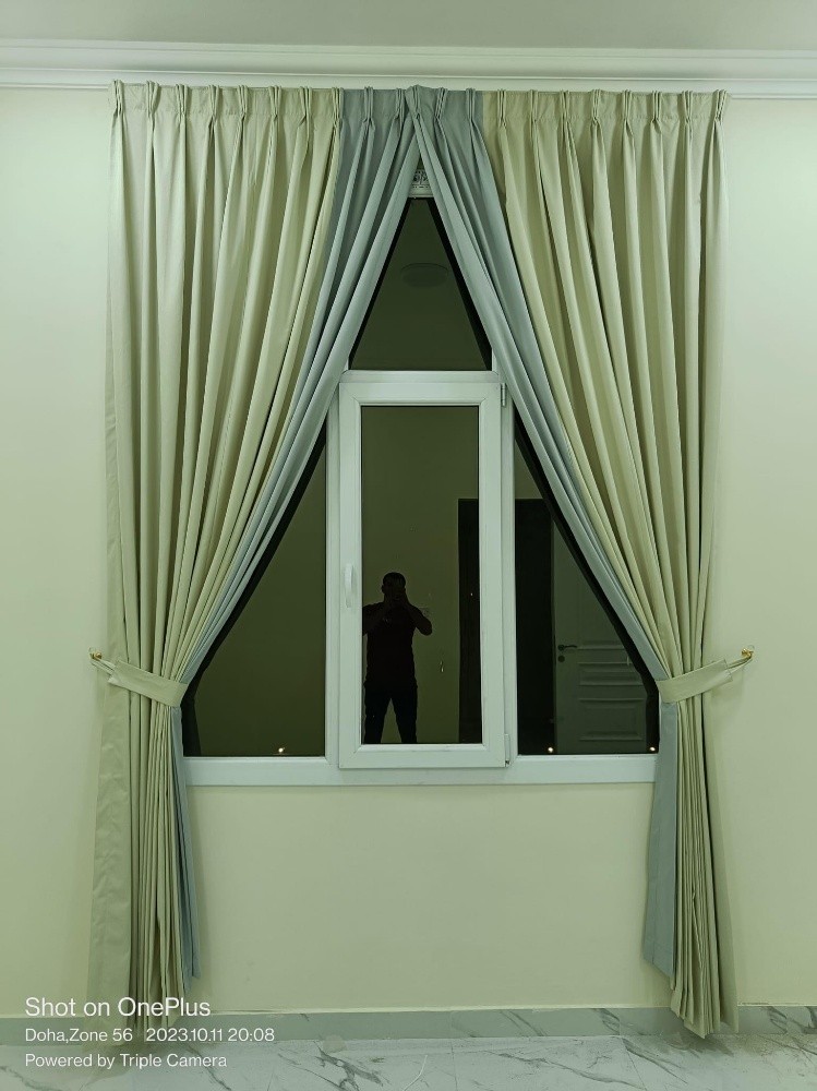 Fancy Curtain & Wooden floor - 10