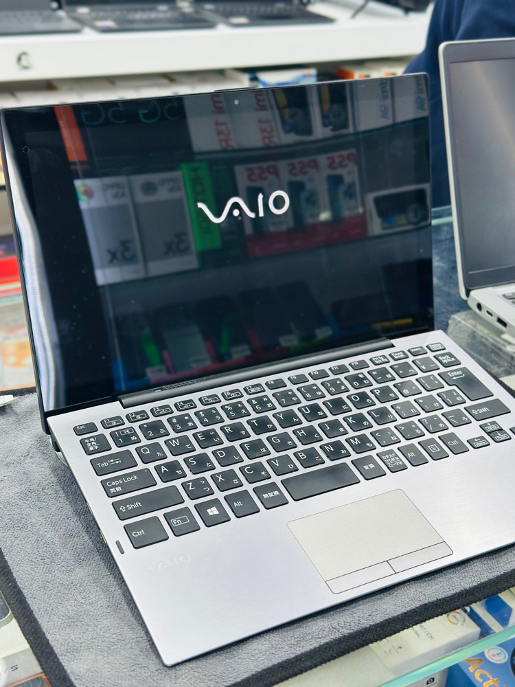 SONY Vaio 2in1 touch screen lapto - 4