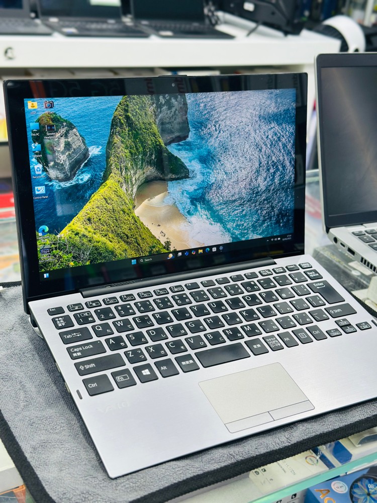 SONY Vaio 2in1 touch screen lapto - 6