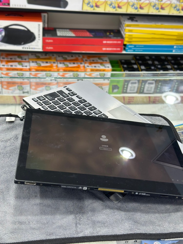 SONY Vaio 2in1 touch screen lapto - 2