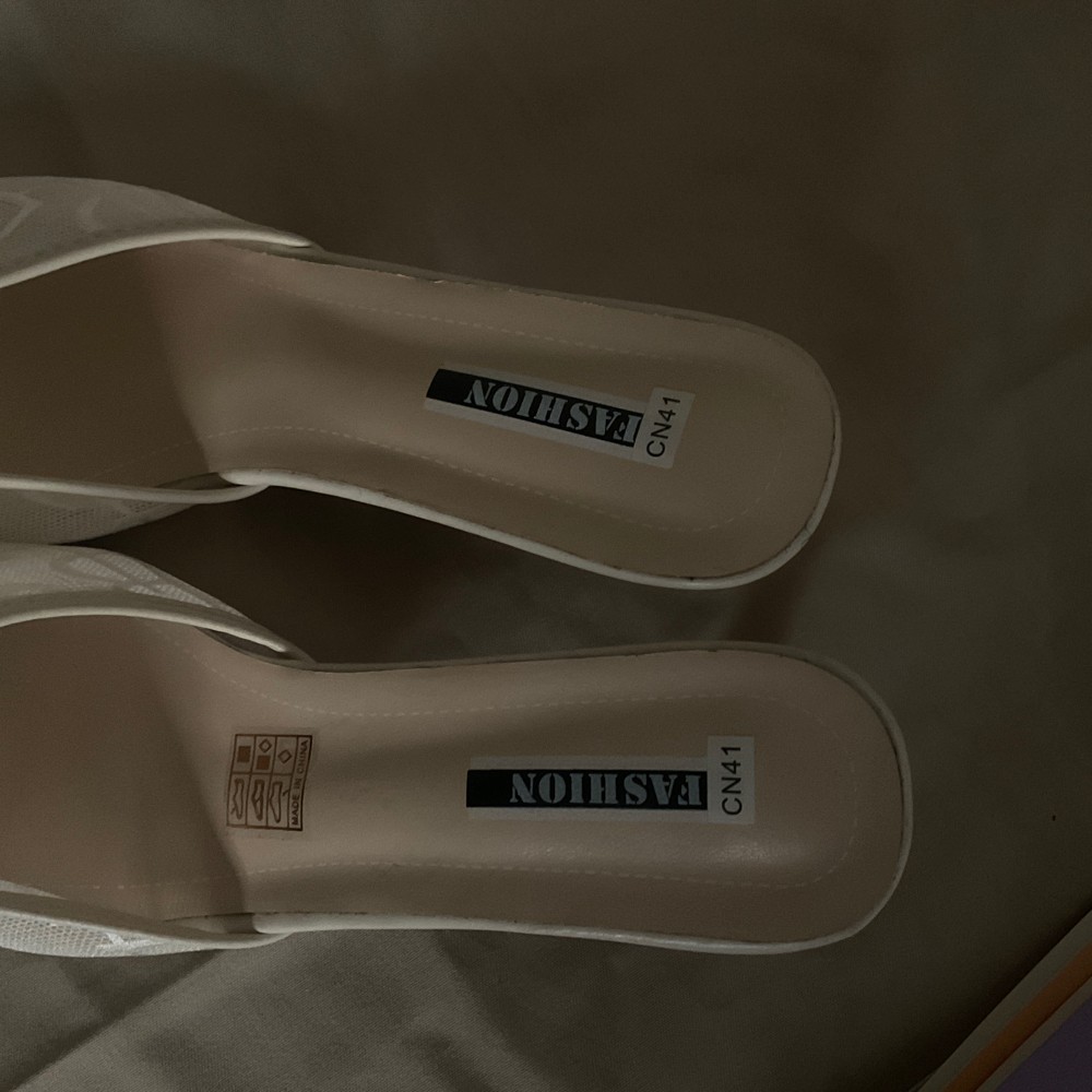 white heel  - 3