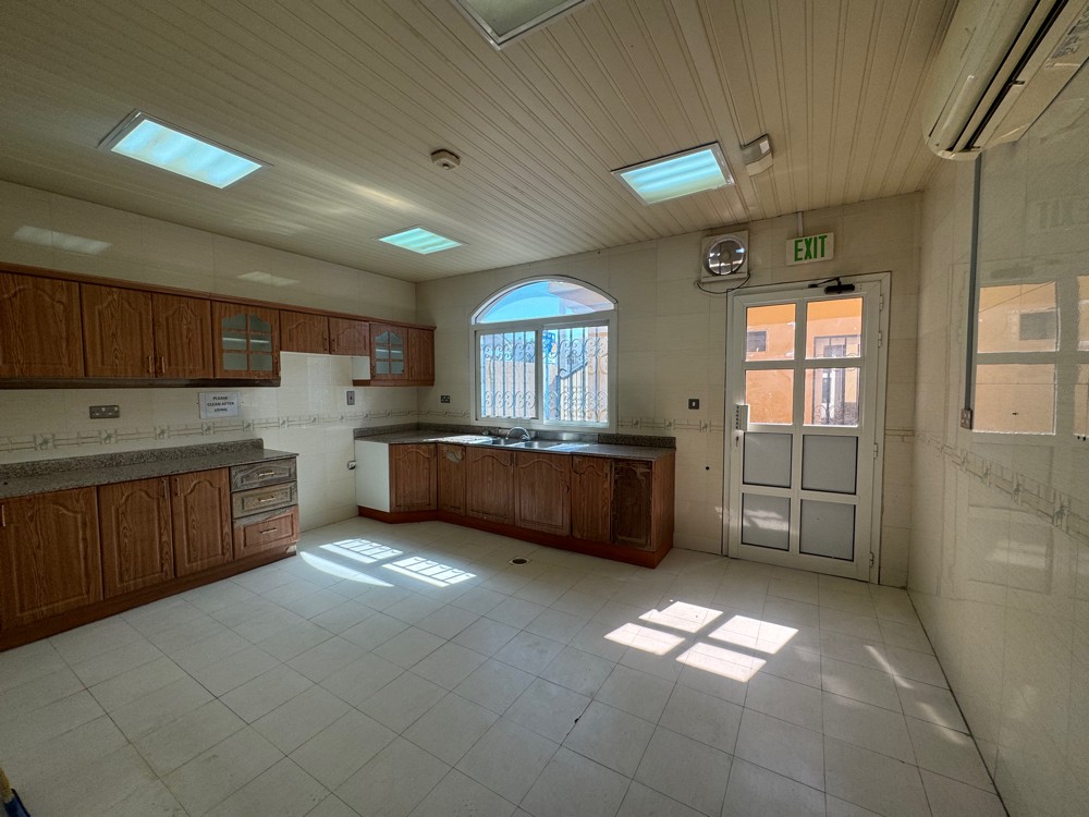 Commercial Villa For Rent  - 11