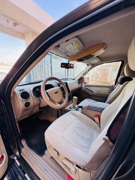 Ford Explorer XLT V6 - 4