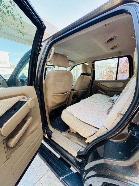 Ford Explorer XLT V6 - 5
