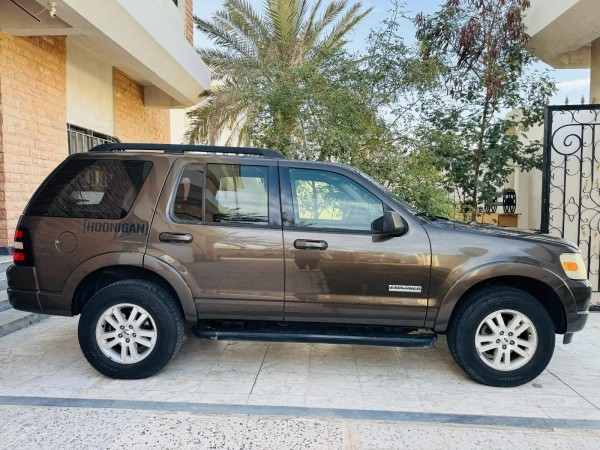 Ford Explorer XLT V6 - 2